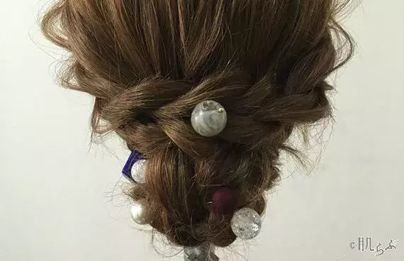 今トレンドのヘアバトン おしゃれな使い方でヘアアレンジに差をつけよう ローリエプレス