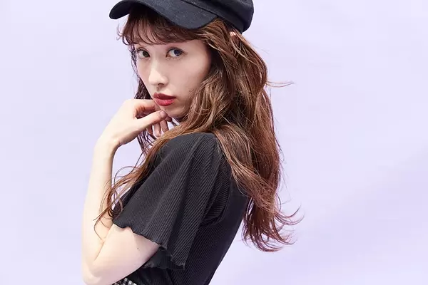 松本ゆいが全色着こなし フリル襟が可愛いサマートップス ローリエプレス