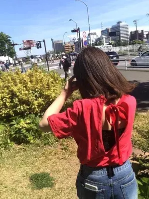 デートで露出するならココ 背中見せで彼のハートを狙い撃ち ローリエプレス