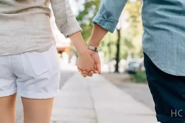 恋人繋ぎを友達とするのはなぜ 女と男それぞれの意味と心理 注意点 ローリエプレス