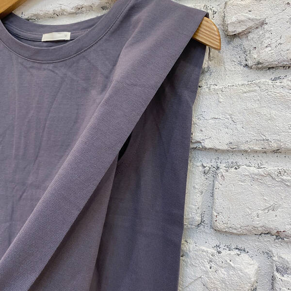 Guレポ 気になる二の腕が 収納 できちゃう ショルダータックスリーブt なら華奢見え間違いなし ローリエプレス