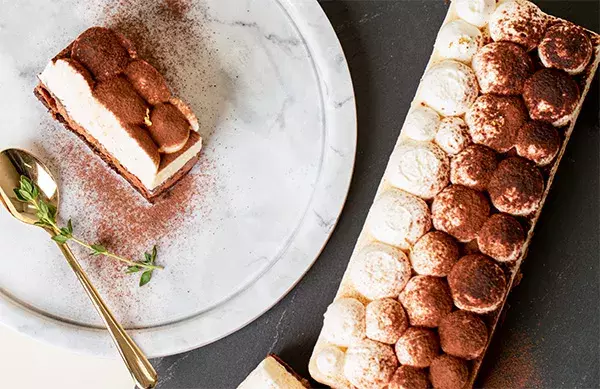 え こんなに濃厚なのに1カット93kcalなの 魔法のような 贅沢ティラミスで 我慢生活とおさらばしちゃお ローリエプレス