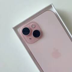新作iPhone 15の『ピンク』はジャケ買いしたくなるかわいさ。前モデルと迷っていたら絶対こっちがおすすめ