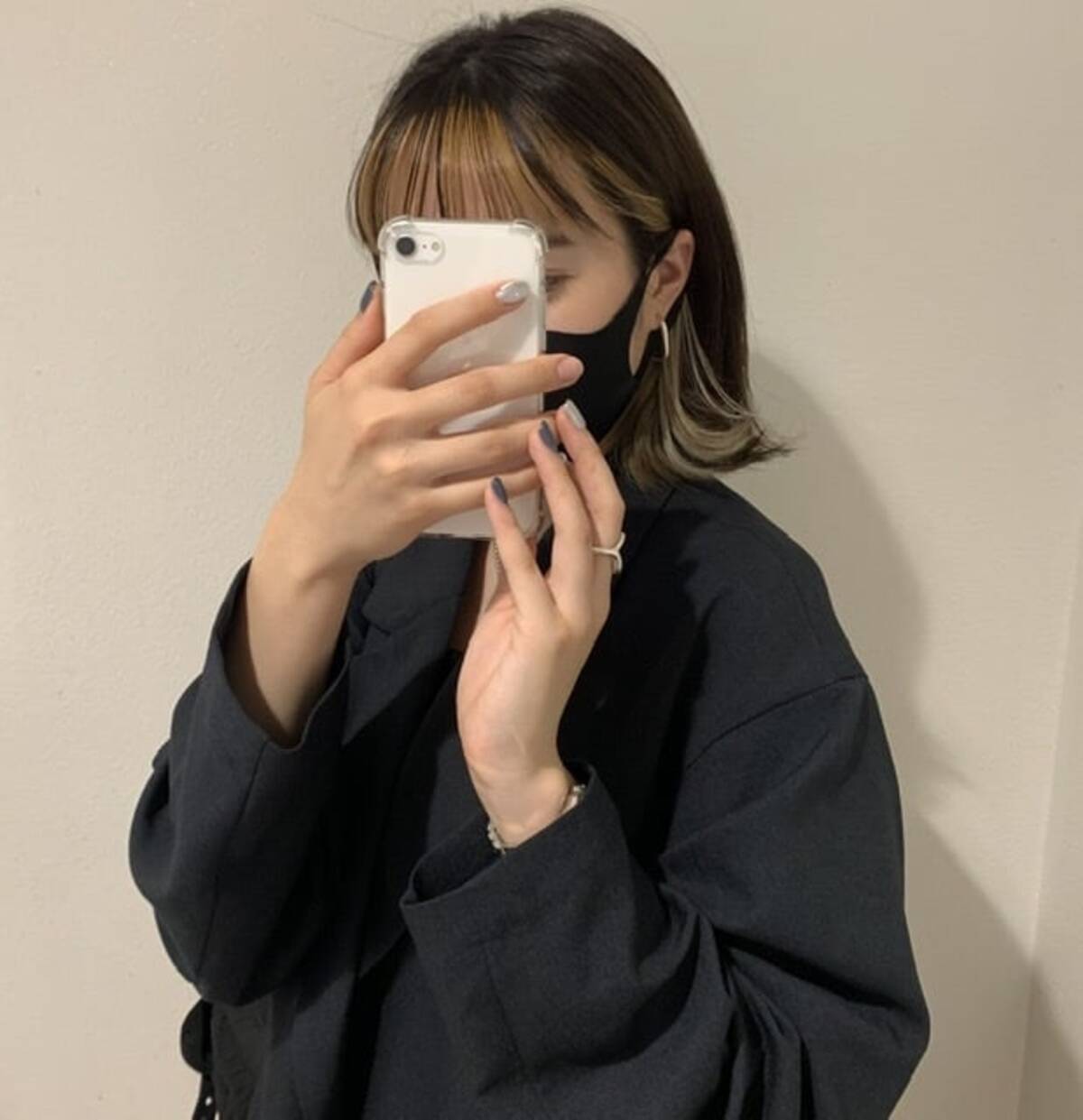 Tシャツコーデがおしゃれに見える 初心者にもおすすめな インナーカラー 3選 ローリエプレス