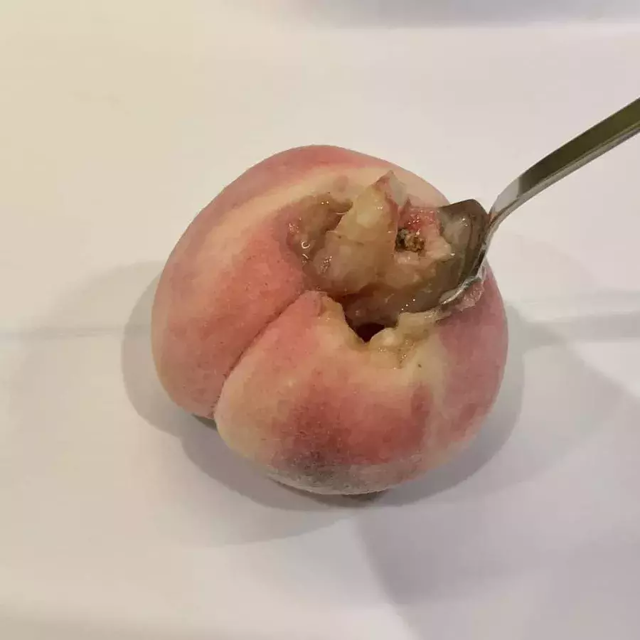 韓国カフェで話題 桃を丸ごと使った絶品スイーツ グリークモモ を作ってみた ローリエプレス