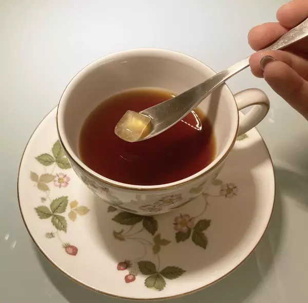 紅茶好き必見 魔法の氷砂糖 Kandis でおうちカフェがおしゃれになりすぎた件 ローリエプレス