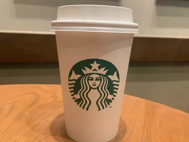 いつものスターバックスラテが 秋風味 に様変わりする激ウマカスタムって ローリエプレス