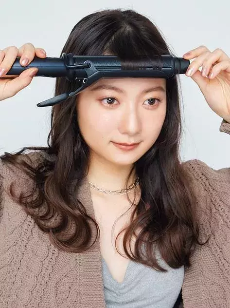 写真で盛れない理由は髪型にあり 輪郭をカバーする小顔ヘアスタイル２選 ローリエプレス