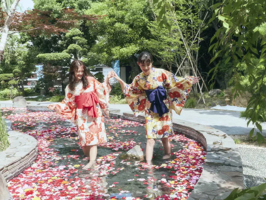 可愛い浴衣と残す夏の思い出 東京お台場 大江戸温泉物語 足湯編 ローリエプレス
