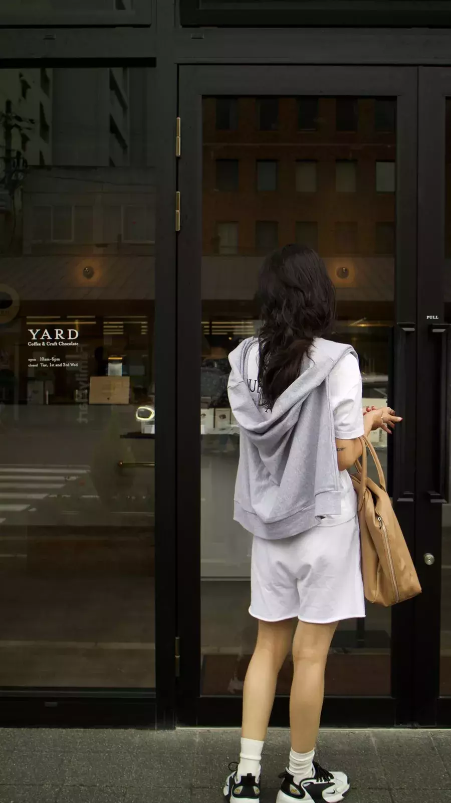 Nike 白 黒の定番配色なのにかぶらないスニーカー発見 コーデ付き ローリエプレス