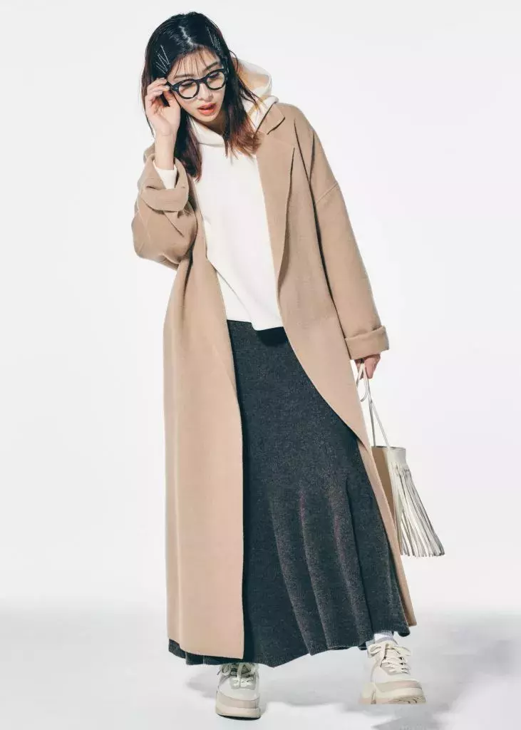 冬のスニーカーコーデは ロングコート で大人っぽくなる ローリエプレス