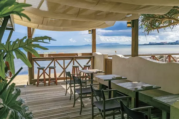 沖縄旅行で絶対行きたい 絶景カフェ 28選 人気店からニューオープンまで ローリエプレス