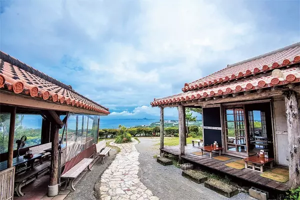 沖縄旅行で絶対行きたい 絶景カフェ 28選 人気店からニューオープンまで ローリエプレス