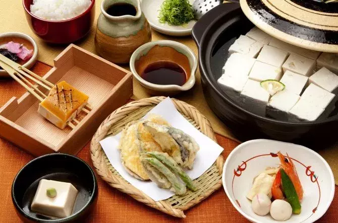 清水寺周辺 おいしいランチ9選 そば 湯豆腐 おばんざいなど ローリエプレス 清水寺周辺 おいしいランチ9選 そば 湯豆腐 おばんざいなど ローリエプレス