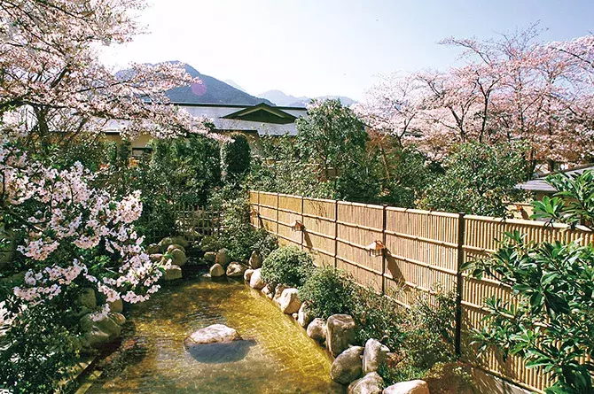 桜絶景 露天風呂おすすめ16選 19年春は温泉でお花見を 関西 中国 四国 ローリエプレス 桜絶景 露天風呂おすすめ16選 19年春は温泉でお花見を 関西 中国 四国 ローリエプレス