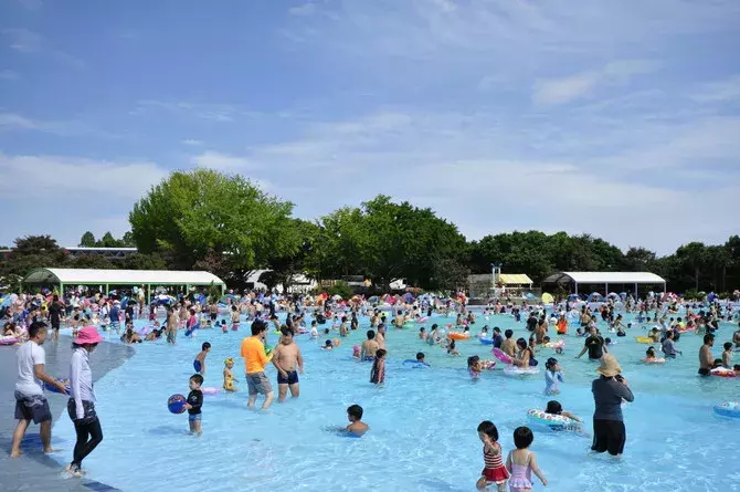 関東 子供が喜ぶプール9選 ウォータースライダー充実の施設だけを集めました ローリエプレス