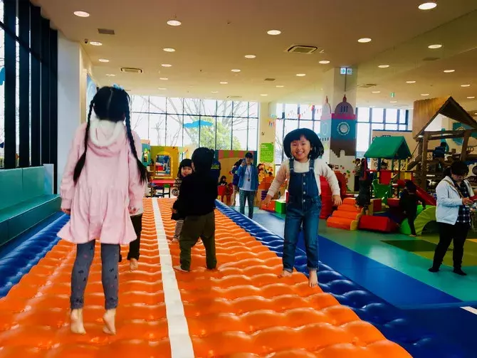 東京近郊 子どもが喜ぶ室内アスレチック９選 家族で1日楽しめる遊び場 ローリエプレス