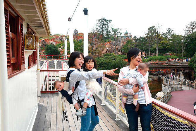 赤ちゃんとの 東京ディズニーランド R デビューガイド 初めての子連れも安心 ローリエプレス