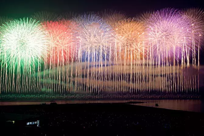 人気1位はあの花火 全国の花火大会申込者数ランキングトップ10を発表 ローリエプレス