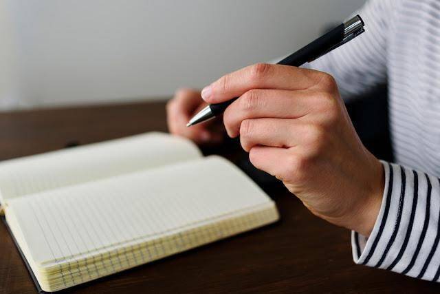 利き手に悩む女性たちへ 左利きになる理由とその割合とは ローリエプレス