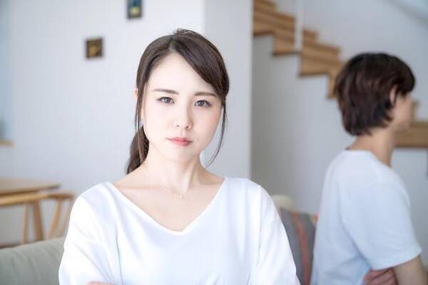 睨むような視線が痛い 険しい顔で見てくる人の心理と対策とは ローリエプレス