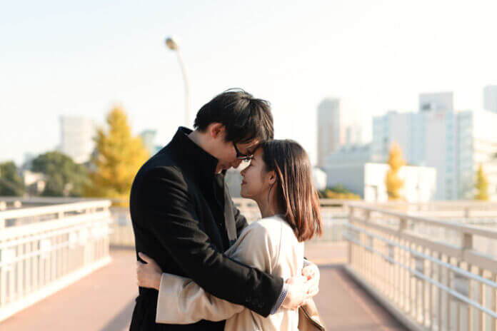 それに弱いんです…！ 男性がグッとくる女性の仕草とは ローリエプレス