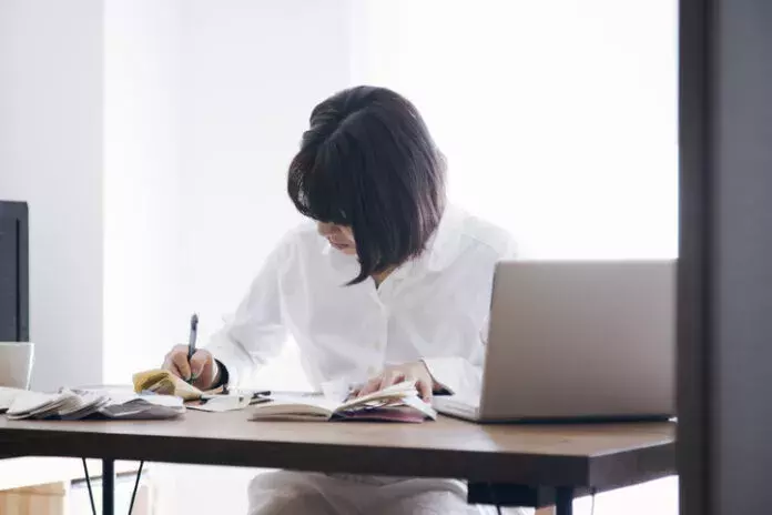 仕事に集中できない5つの原因と集中力を上げるコツ ローリエプレス