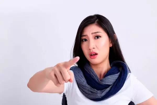 関わっても不幸になるだけ 関係を断ち切っていい人の特徴5つ ローリエプレス