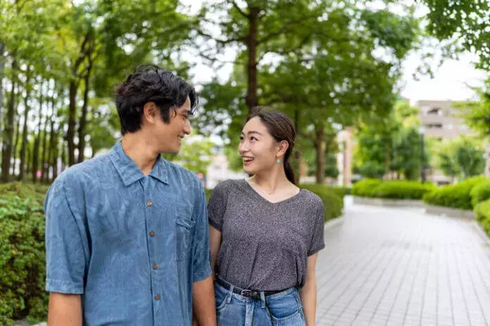 誰にでも優しい男性が 本命女性だけに見せる行動 4つ ローリエプレス