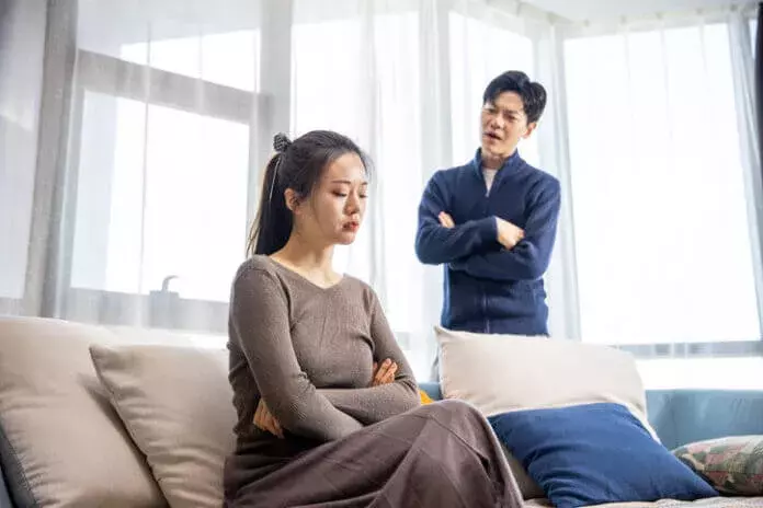 無意識にしているかも モラハラ妻の特徴4つ ローリエプレス