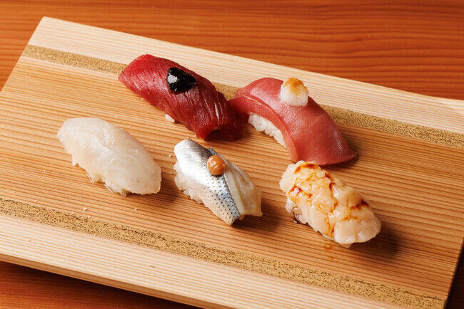 動画総再生数3,200万回越え、SNSで話題の寿司職人が大将に就任！ 高級鮨の味わいをリーズナブルな価格で提供する「鮨 華林」が5月23日に東京・両国にオープンの6枚目の画像