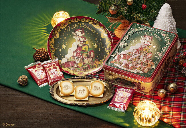 【東京ばな奈】サンタ姿の「ミッキーマウス」とメリークリスマス！スペシャル缶とイヤープレート付きセットが数量限定登場。通販先行受付も開始の2枚目の画像