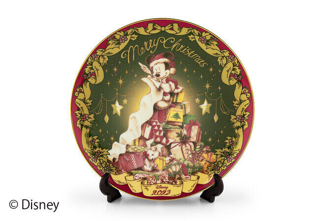 【東京ばな奈】サンタ姿の「ミッキーマウス」とメリークリスマス！スペシャル缶とイヤープレート付きセットが数量限定登場。通販先行受付も開始の4枚目の画像