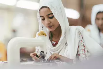 22年母の日 枯れない革の花を贈ろう ｊｏｇｇｏ 革の一輪花と ｈａｒｉｏ アロマディフューザーのコラボ商品 4月13日から販売開始 ローリエプレス