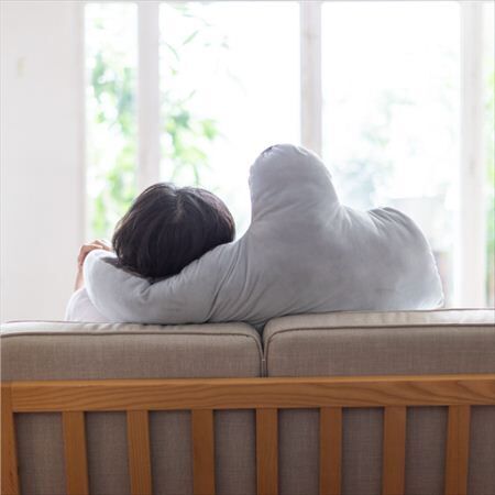 強さとやさしさをあわせ持つ「ニシゴリラ　シャバーニのたくましい腕枕クッション」がフェリシモ『YOU+MORE!』から誕生の4枚目の画像