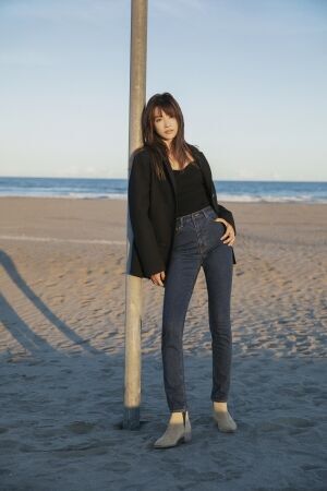 AZUL BY MOUSSY（アズール バイ マウジー） 人気スタイリスト百々千晴氏とのコラボレーションデニム「DODO JEAN × ARE DENIM」を発売！キャンペーンモデルにヨンアさんを起用の2枚目の画像