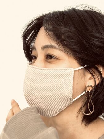 ＜初回発注分は完売、追加生産決定！＞『SNIDEL(スナイデル）』から小顔見え効果を叶えるオリジナルマスクが、5/21(木)よりオフィシャルオンラインストアにて再販売開始。の4枚目の画像