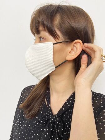 ＜初回発注分は完売、追加生産決定！＞『SNIDEL(スナイデル）』から小顔見え効果を叶えるオリジナルマスクが、5/21(木)よりオフィシャルオンラインストアにて再販売開始。の2枚目の画像