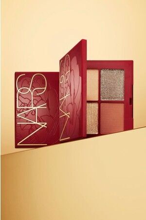 新年限定の赤パッケージにフラワープリント「NARS ルナー ニューイヤー コレクション」が登場！の1枚目の画像