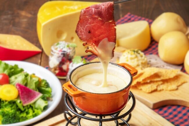 【どのお肉をフォンデュする？】チーズフォンデュとローストビーフ・生ハム・唐揚げが食べ放題！夢の肉×チーズ食べ放題プランが10月29日（肉の日）からスタートの1枚目の画像