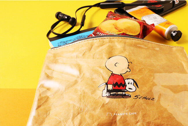 【オンラインショップ先行販売】スヌーピーのテーマカフェ「PEANUTS Cafe」よりタイベック素材のアイテムが登場！の2枚目の画像