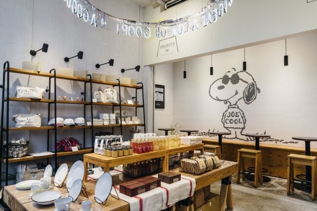 ”スヌーピーの変装シリーズフェア”を「PEANUTS Cafe」「PEANUTS DINER」全店で開催！第2弾は、パイロットに扮した”フライング・エース”！！の4枚目の画像