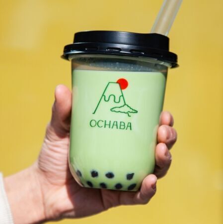 関西初上陸！東京で大行列の「日本茶ミルクティー専門店OCHABA」が大阪なんばシティにオープン！底にあるのはなんとわらび餅！伝統だけではつまらない。日本茶の新しい魅力がここにあります。の1枚目の画像