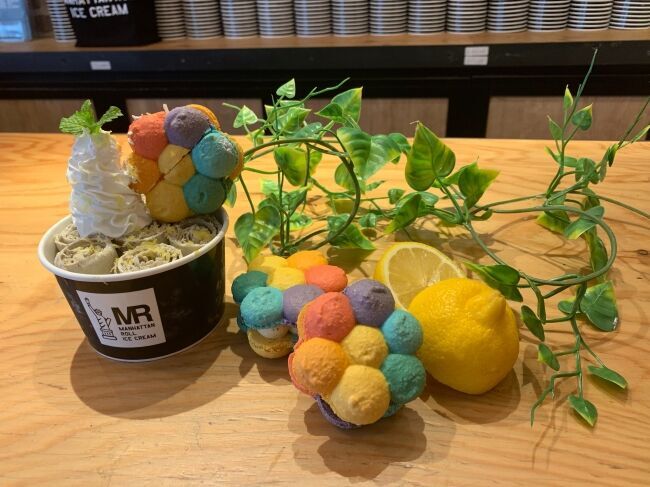 トゥンカロンで話題の「MUUNseoul」と、国内一の店舗数を誇るロールアイス専門店「マンハッタンロールアイスクリーム」がコラボレーション！の1枚目の画像
