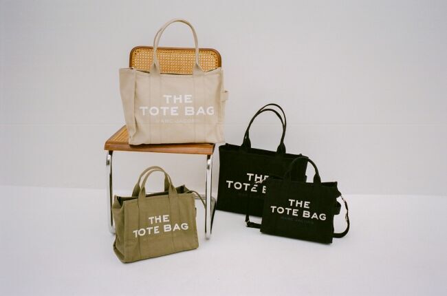 MARC JACOBSの大人気バッグ「THE TOTE BAG」から新色が登場！の1枚目の画像