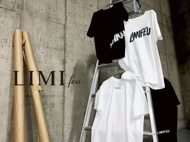 LIMI feu オンライン限定のユニセックスTシャツを５月22日土曜日18時に発売の1枚目の画像