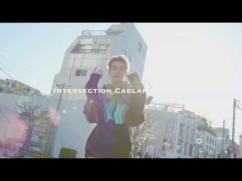 INTERSECTIONのメンバー Caelan（ケーレン）と、韓国の人気ブランドHUPOTがコラボレーション。 Caelan自らがデザインしたフーディーがSIXTYPERCENTで限定販売。の1枚目の画像