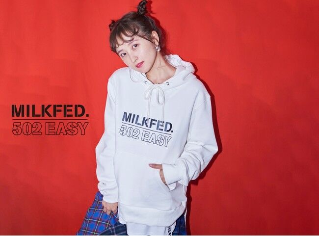 女優「小松彩夏」のD2Cファッションブランド『502EASY』×『MILKFED.』コラボアイテム販売開始！の1枚目の画像