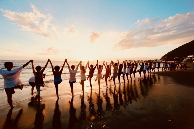 5周年を迎える湘南最大規模のビーチヨガイベント、「SHONAN BEACH YOGA WEEK in HAYAMA」が今週末の9月28日(土)より一色海岸にて開催！の1枚目の画像