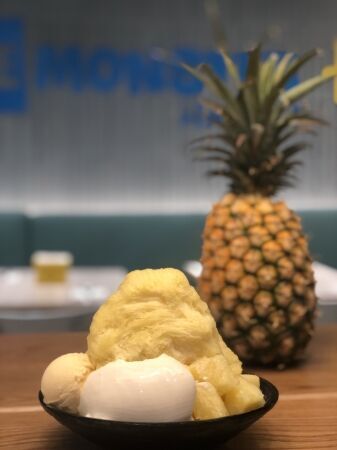 【ハワイ店限定】ジューシーなハワイ産パイナップルと濃厚パンナコッタの“パイナップルかき氷”が新登場！の1枚目の画像